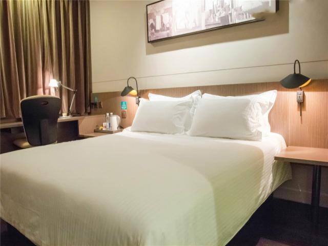 Jinjiang Nanjing Road Pedestrian Streeteast 3*