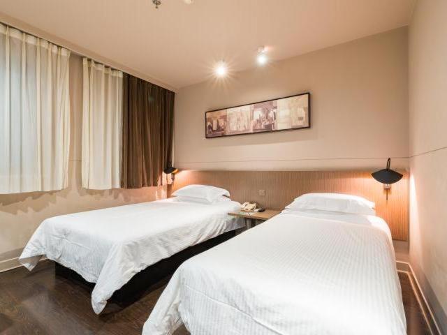 Jinjiang Nanjing Road Pedestrian Streeteast Hotel 3*