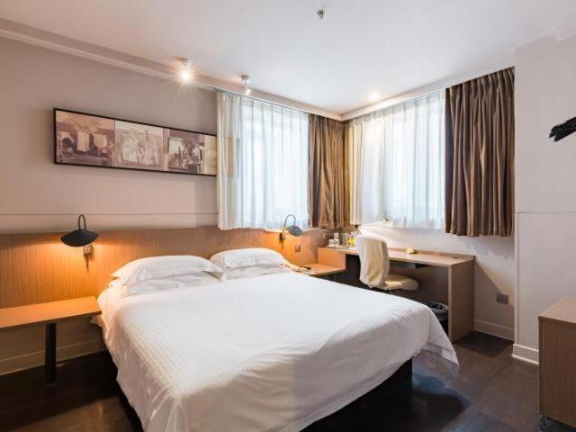 Jinjiang Nanjing Road Pedestrian Streeteast 3*