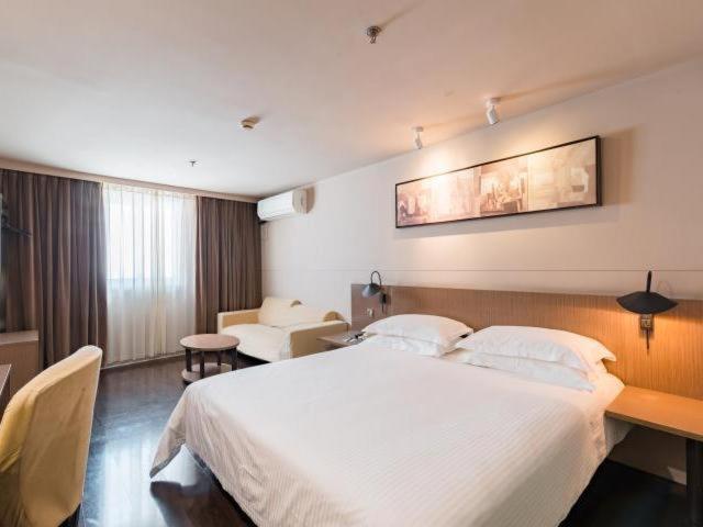 Jinjiang Nanjing Road Pedestrian Streeteast Hotel