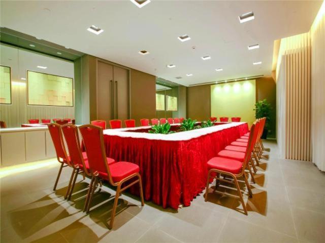 Jinjiang Nanjing Road Pedestrian Streeteast Hotel 3*